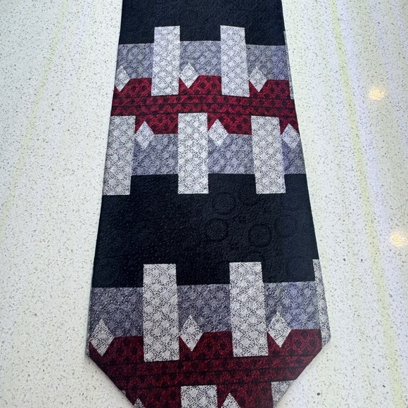Alexander Lloyd Geometric Black and Gray Tie XLong All silk - Picture 3 of 6